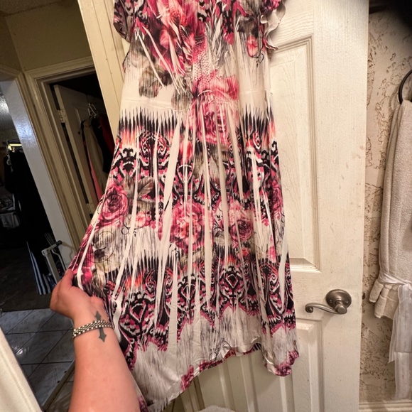 A soft Maxi  dress with detailing - Picture 4 of 4